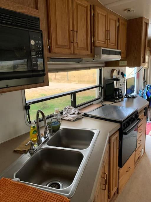 Mission Mountain Camper Apartment Saint Ignatius Exterior photo