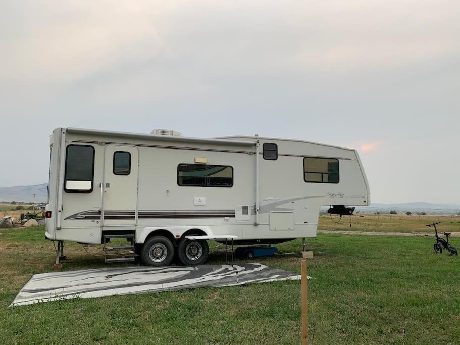 Mission Mountain Camper Apartment Saint Ignatius Exterior photo